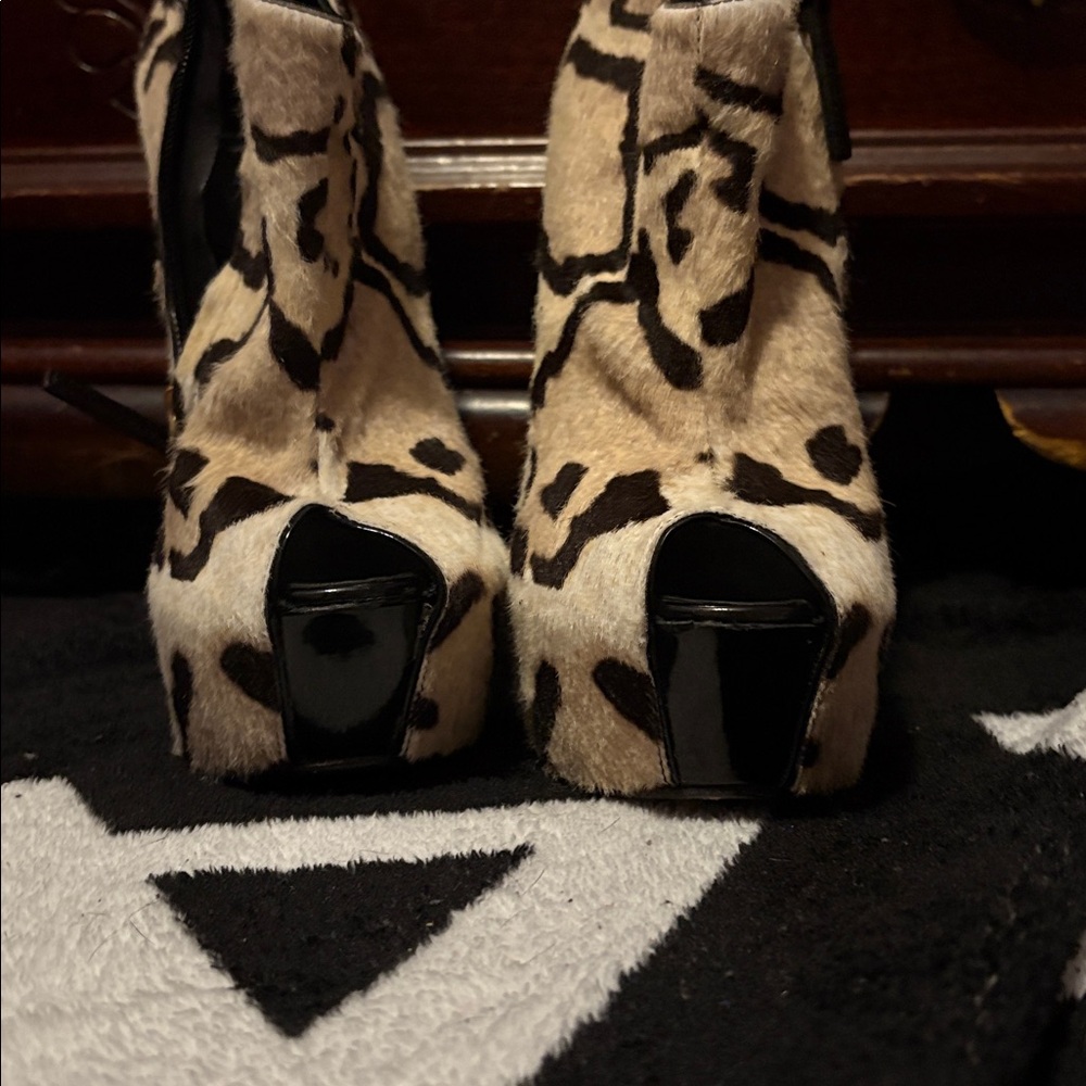 Giuseppe Zanotti Black and Tan Ankle Boots